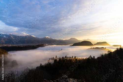 Fototapeta Naklejka Na Ścianę i Meble -  Lake Bled in Fog with a rising sun