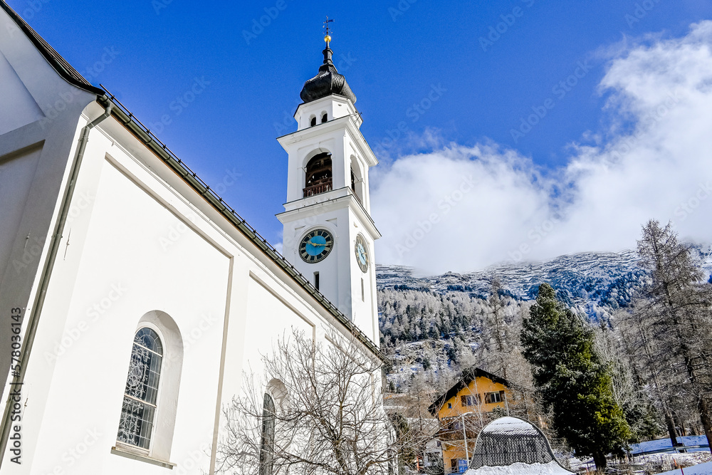 Pontresina, Dorfkirche, Sankt Nikolaus, Engadiner Dorf, Oberengadin, Engadin, Alpen, Graubünden, Wanderweg, Winter, Wintersport, Langlauf, Schweiz