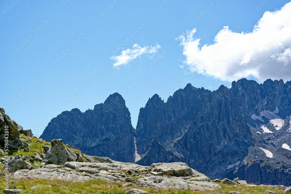 Slackline au-dessus de la brèche du Coup de Sabre du Piniollet, Aiguilles de l'Argentière (massif de Belledonne)