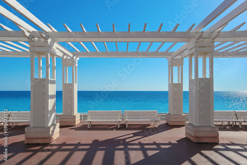 Fototapeta Naklejka Na Ścianę i Meble -  Promenade des Anglais in Nice overlooking the Mediterranean Sea