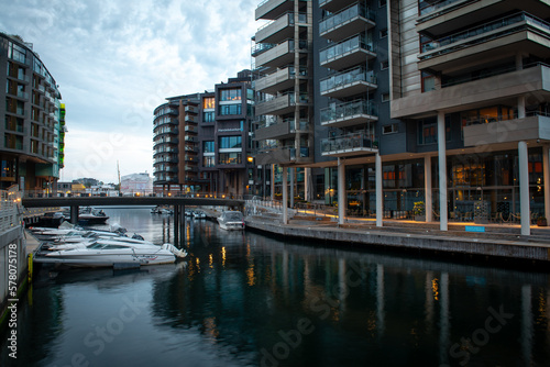 Photography Oslo, Norvège, port de plaisance dans quartier  résidentielles au levé du soleil