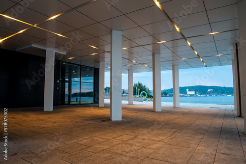 Canvas Print Maisons résidentielles a l'aube dans le quartier d'Aker Brygge en soirée d'été à Oslo, Norvège
