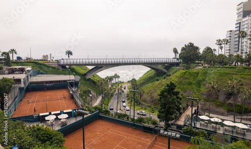  Océano Pacifico Puente de Miraflores Lima Perú 2023