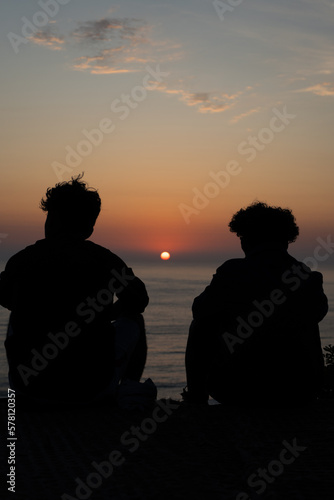 Atardecer Océano Pacífico Personas A Contraluz
