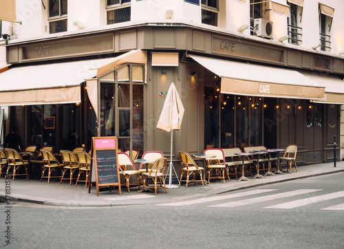Fototapeta Naklejka Na Ścianę i Meble -  Cozy street with tables of cafe in Paris, France. Architecture and landmark of Paris. Cozy Paris cityscape