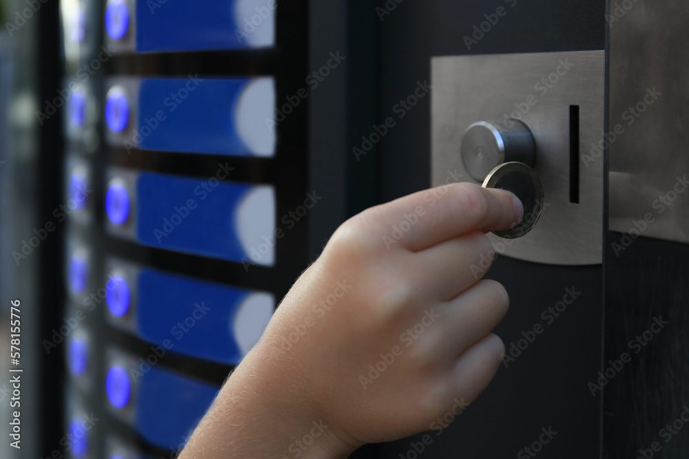 Naklejka premium Using coffee vending machine. Girl inserting coin into acceptor, closeup