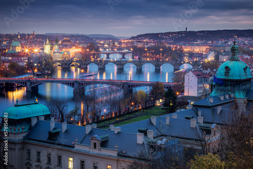 Obraz na płótnie Panoramic view over the cityscape of Prague at dramatic dusk, Czech Republic w salonie