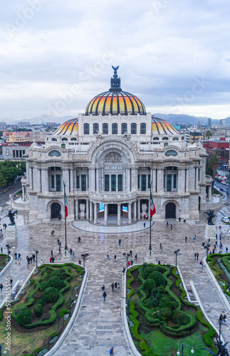 Palacio de Bellas Artes de la ciudad de México, tardes, vista vertical. 