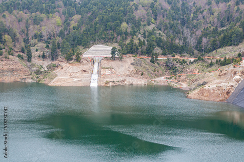 Vista del lago artificiale nella diga del Menta durante la costruzione photo