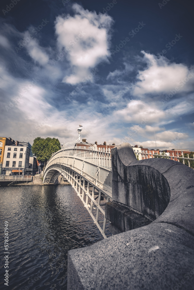 Ha'penny Bridge, il ponte simbolo di Dublino Ha'penny Bridge, il ponte simbolo di Dublino