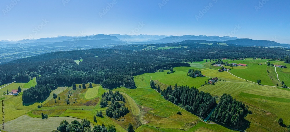 Ausblick vom Buchenberg auf den Allgäuer Alpenrand und ins Illertal
