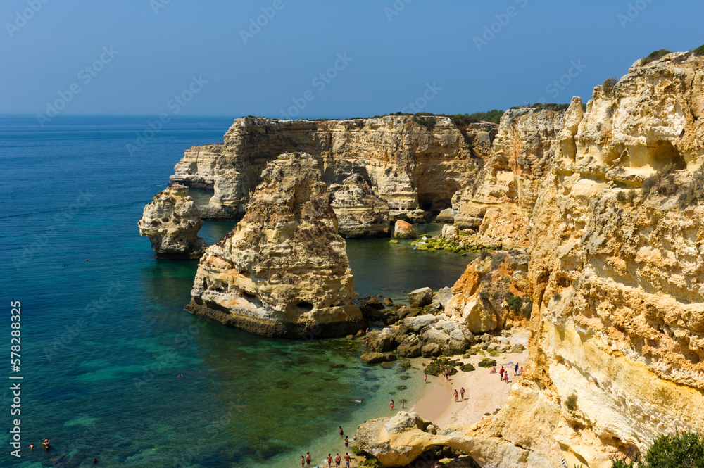 Obraz premium Secluded beach and rock formations, Algarve, Portugal