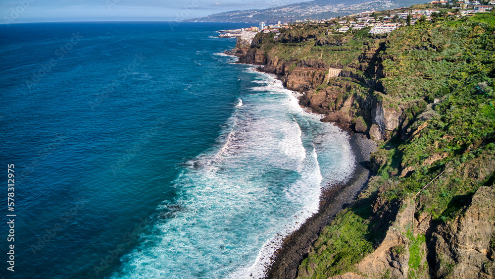 Fotos aéreas de la playa y sendero de la Rambla de Castro en Los Realejos, Tenerife. Dron.
