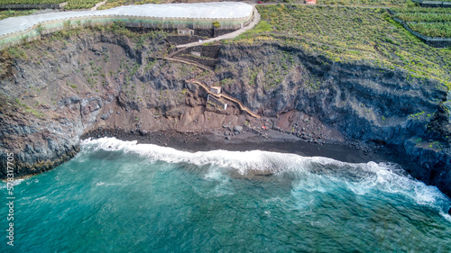 Foto aérea con dron de la playa de La Zamora en Fuencaliente, La Palma. Canarias