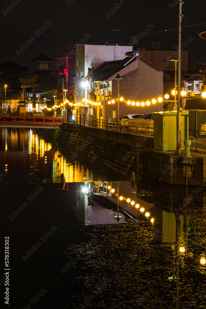 日本　香川県仲多度郡の琴平町を流れる金倉川沿いの夜景