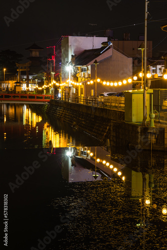 日本 香川県仲多度郡の琴平町を流れる金倉川沿いの夜景