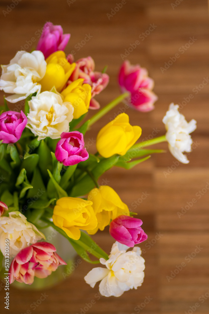 Naklejka premium Bukiet kolorowych tulipanów