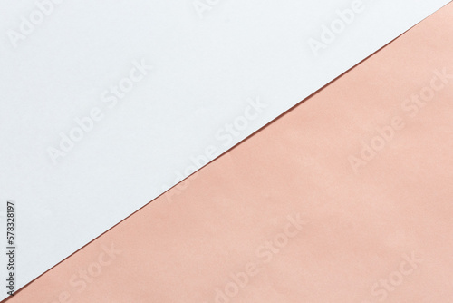 foto di sfondo con carta rosa pallido chiaro con foglio bianco diagonale photo