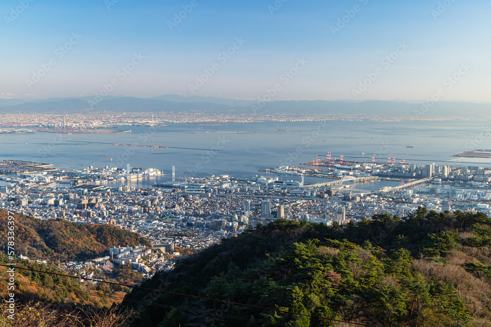 日本　兵庫県神戸市の六甲山天覧台から眺める神戸市街と大阪湾と六甲アイランド