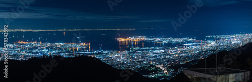 日本 兵庫県神戸市の六甲山天覧台から眺める神戸市街と六甲アイランドとポートアイランドの夜景