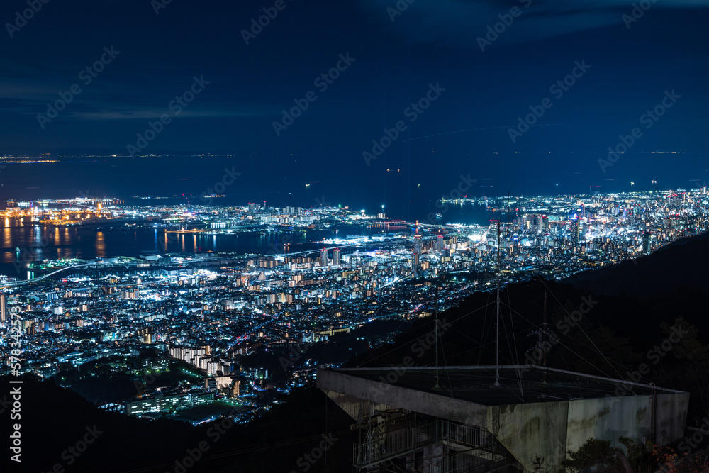 Obraz premium 日本 兵庫県神戸市の六甲山天覧台から眺める神戸市街とポートアイランドの夜景