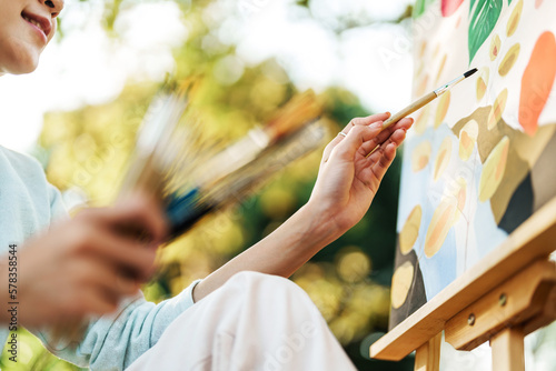 Obraz na plátně Female artist painting art canvas drawing with inspiration in garden art therapy