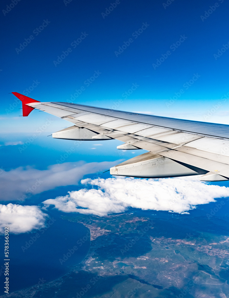 Fototapeta premium view of the wing of an airplane through the window