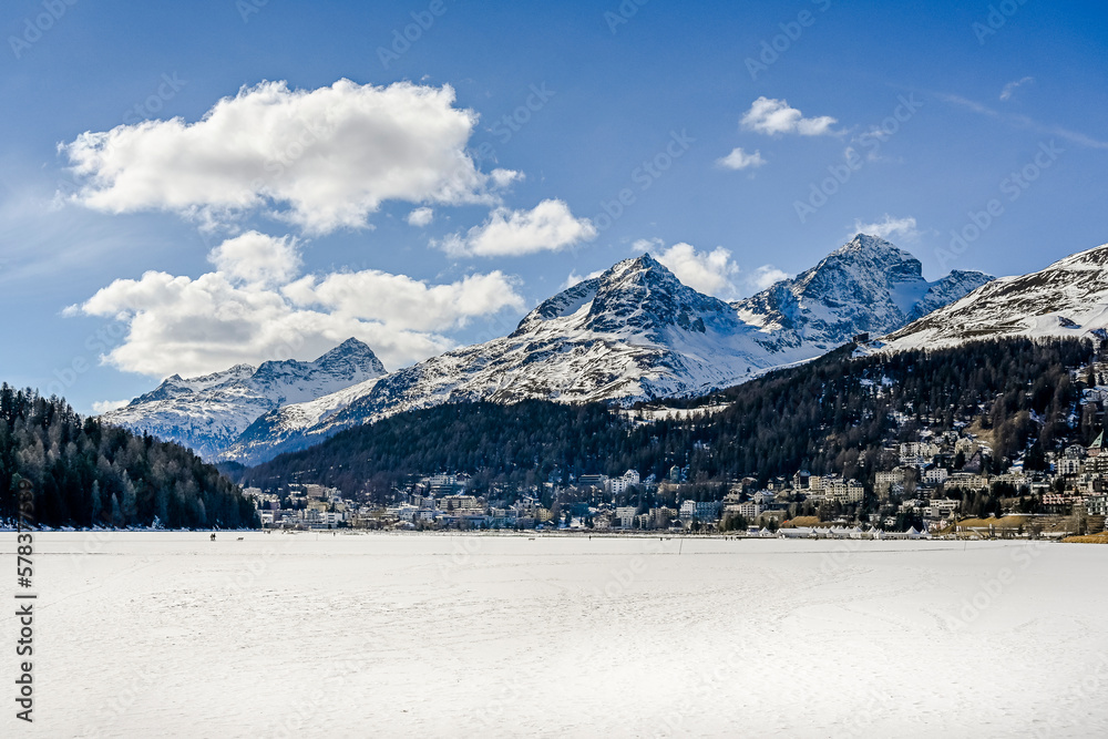 St. Moritz, St. Moritzersee, Oberengadin, Alpen, Corviglia, Piz Nair, Piz Julier, Piz Albana, Winter, Wintersport, Winterwanderung, Stazerwald, Graubünden, Schweiz