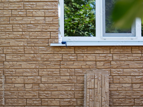 Εκτύπωση καμβά Sheathe the house with siding and insulate