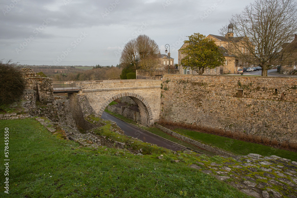 Obraz premium The Bridge from town to the castle of Domfront in Normandy, France
