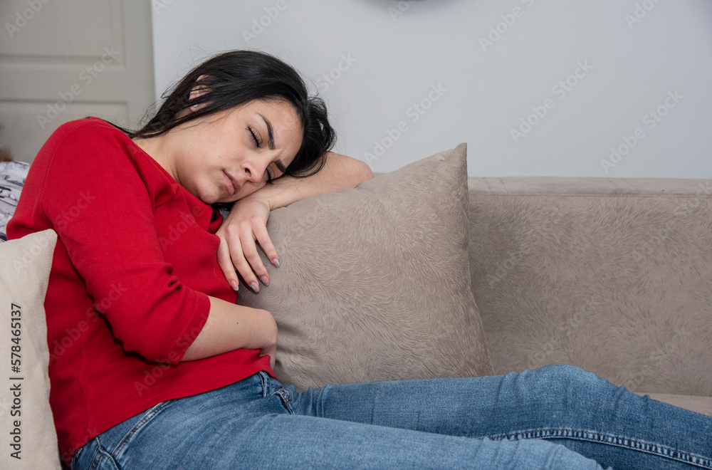 foto-de-girl-with-stomach-ache-woman-having-aching-belly-with-stomach