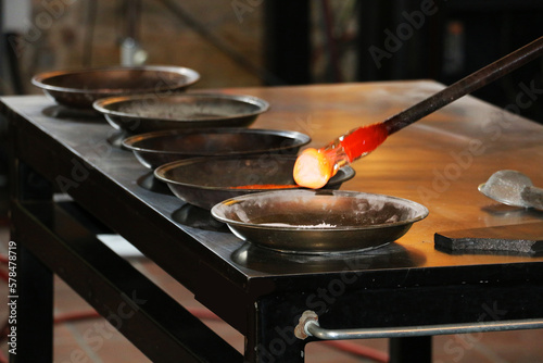 Production is carried out in tiny Glass Atelier shops in the old historical streets of Eskişehir.