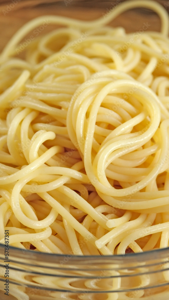 plat de spaghetti au beurre en gros plan plat de spaghetti au beurre en gros plan