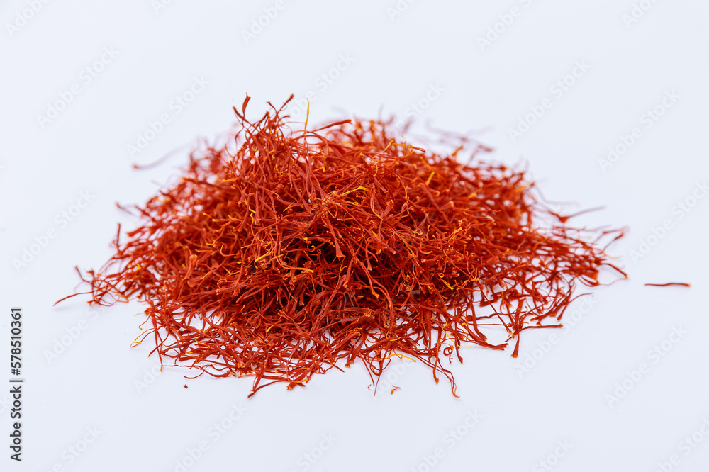 Naklejka premium A bunch of saffron stamens close-up on a white background. Dry saffron stamens, the spice is ready to use.