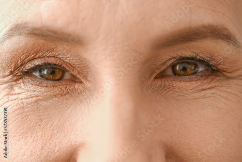 Leinwand Poster Mature woman with brown eyes, closeup