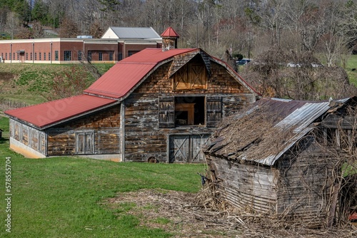 barn, hayesville, old, village, building, farm, rural, architecture, wooden, cottage, landscape, nature, country, wood, home, sky, grass, cabin, traditional, countryside, mountain, barn, green, abando photo