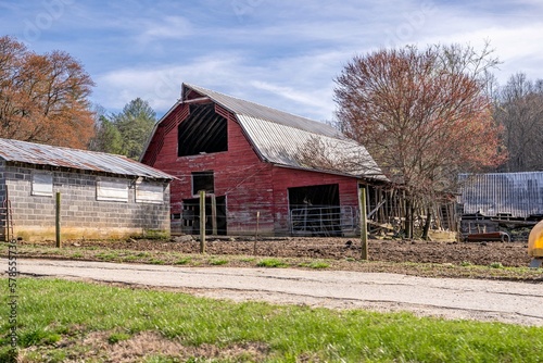 barn, hayesville, old, village, building, farm, rural, architecture, wooden, cottage, landscape, nature, country, wood, home, sky, grass, cabin, traditional, countryside, mountain, barn, green, abando photo