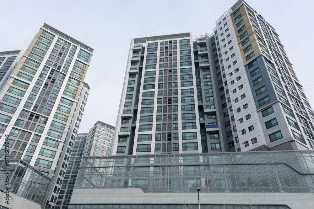 韓国の市街地に建つ集合住宅 韓国の市街地に建つ集合住宅