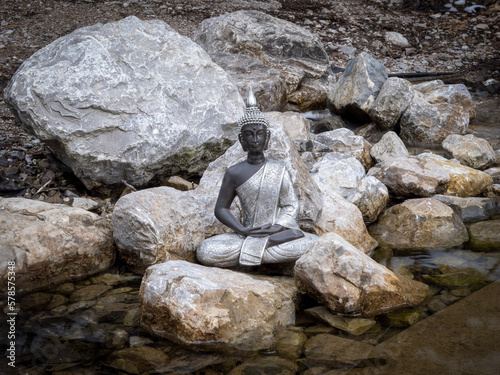 statue of Buddha sitting