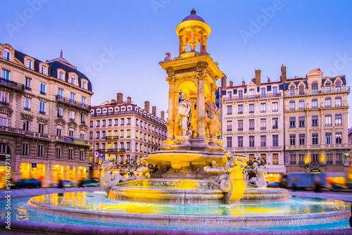 フランスはリヨンの繁華街の噴水
