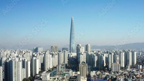 맑은 가을, 겨울날 잠실 롯데월드 타워를 드론으로 촬영, 서울의 도심, 한국