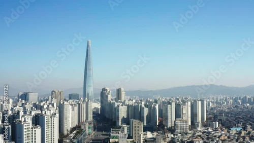 맑은 가을, 겨울날 잠실 롯데월드 타워를 드론으로 촬영, 서울의 도심, 한국