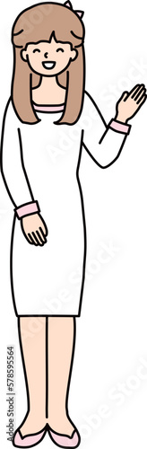 白い服を着た案内する女性店員