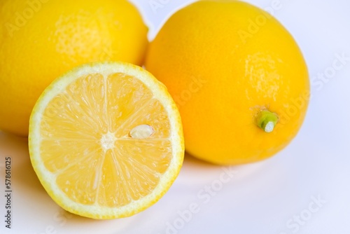 新鮮なレモン