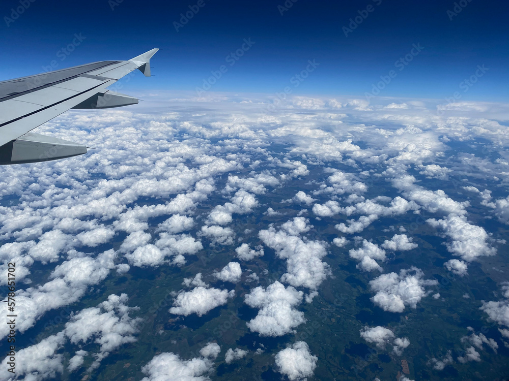 Obraz premium Deep blue sky above the clouds.