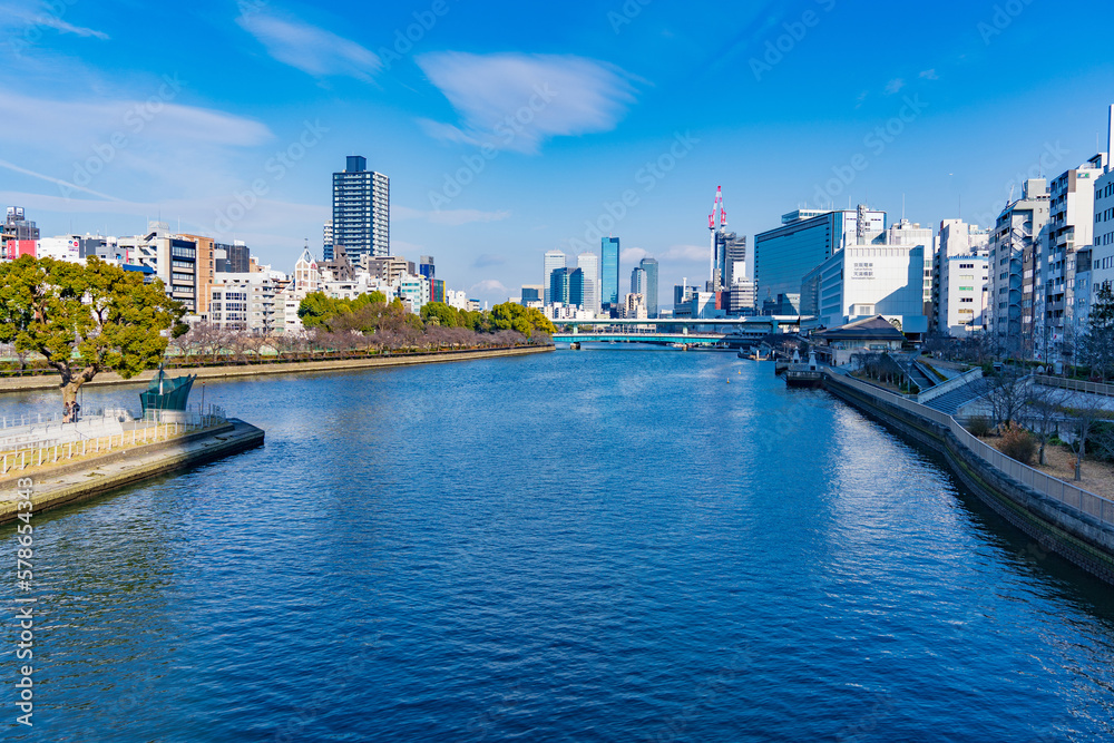 Naklejka premium 大阪市 大川沿いのビル街