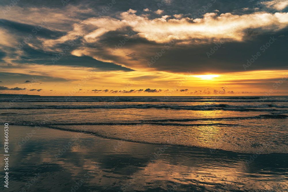 Atardecer en playa Seminyak (Bali)