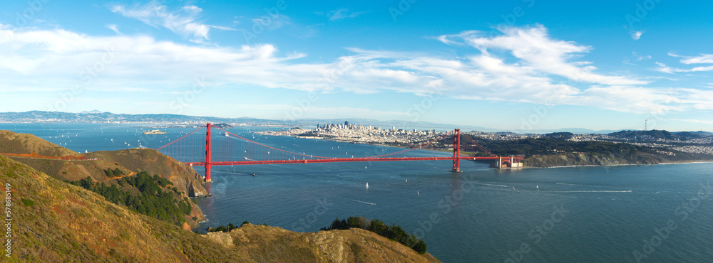 panoramic view on Golden Gate bridge and San-Franciso - obrazy, fototapety, plakaty 