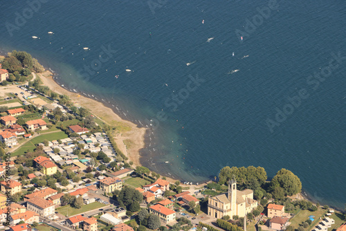 Blick von La Crocetta auf das Seeufer in Dongo photo