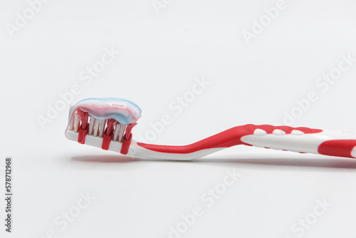 spazzolino denti con dentifricio  photo